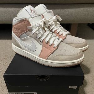 Jordan 1 Mid Milan